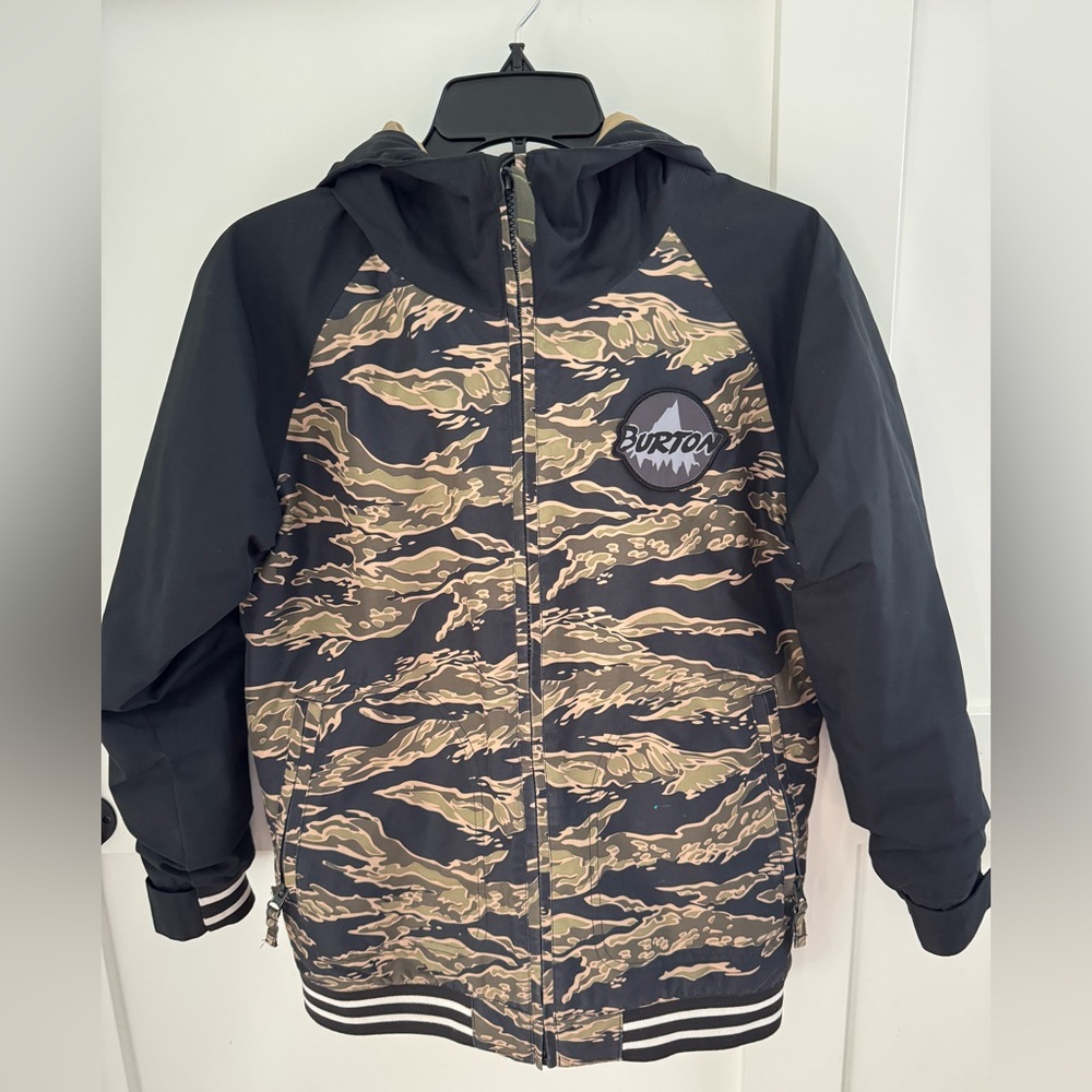 Burton camouflage print hooded winter jacket youth size M